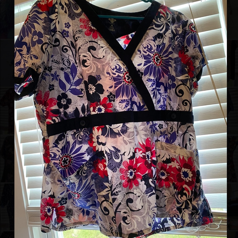 Women’s scrub top